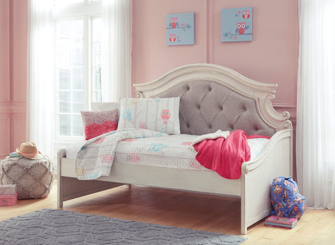 Realyn - Brown/White - Twin Day Bed